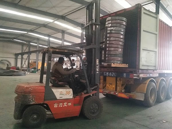 hydraulic pipe loading